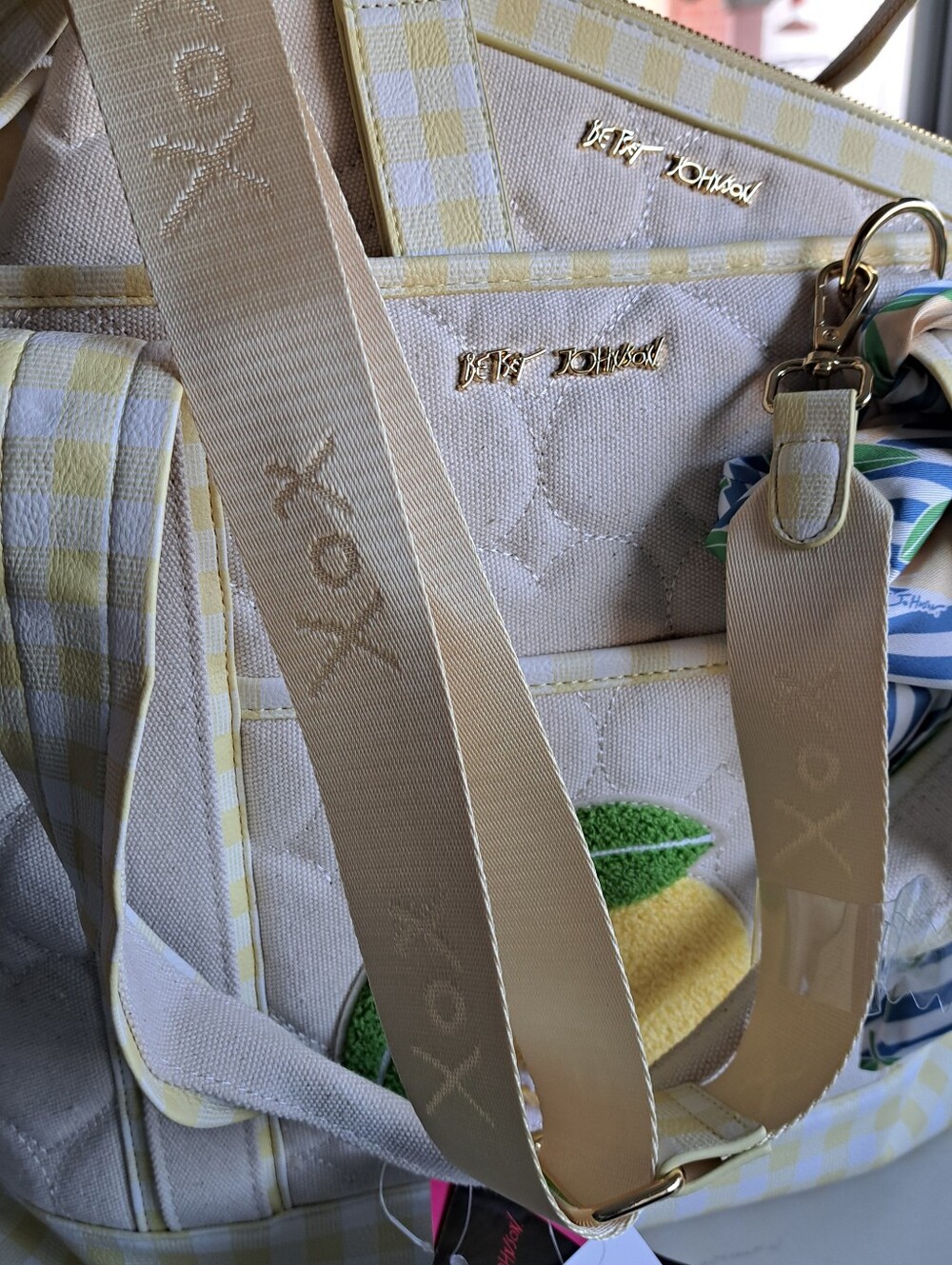 SALE Betsey ToteSet - Picture 4 of 10
